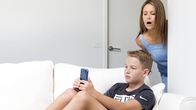 How Mobile Spy Software Helps Parents Monitor Their Children’s Online Activity