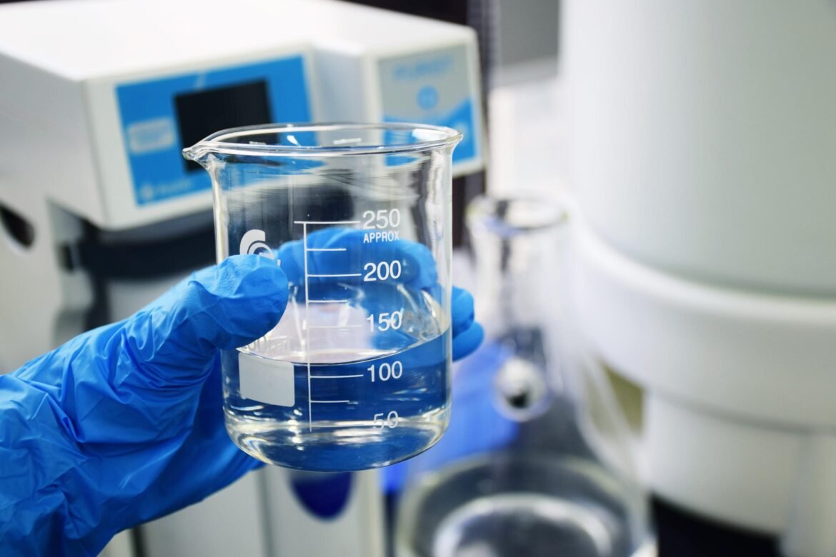 Exploring HCOOCH CH2 H2O: Mechanism and Applications
